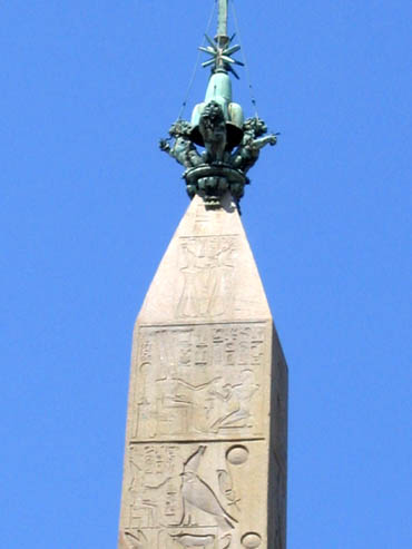 Le pyramidion de l'ob�lisque