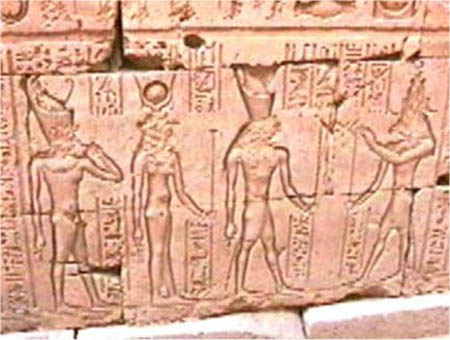 Les enfants sont montr�s nus