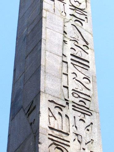 colonnes de hiroglyphes