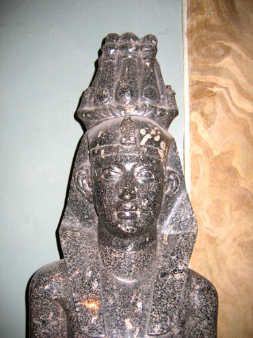 Statue du dieu Horus-Zeus Casios de Pelusio